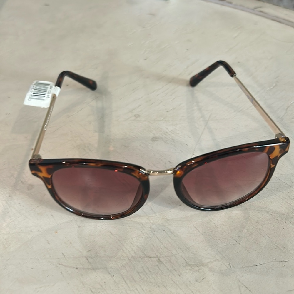 Oscar de la Renta Tortoise sunglasses NWT 51-21-145